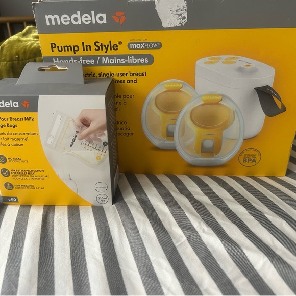 Medela Pump In Style MaxFlow with Yellow and White Design - Picture 1 of 5
